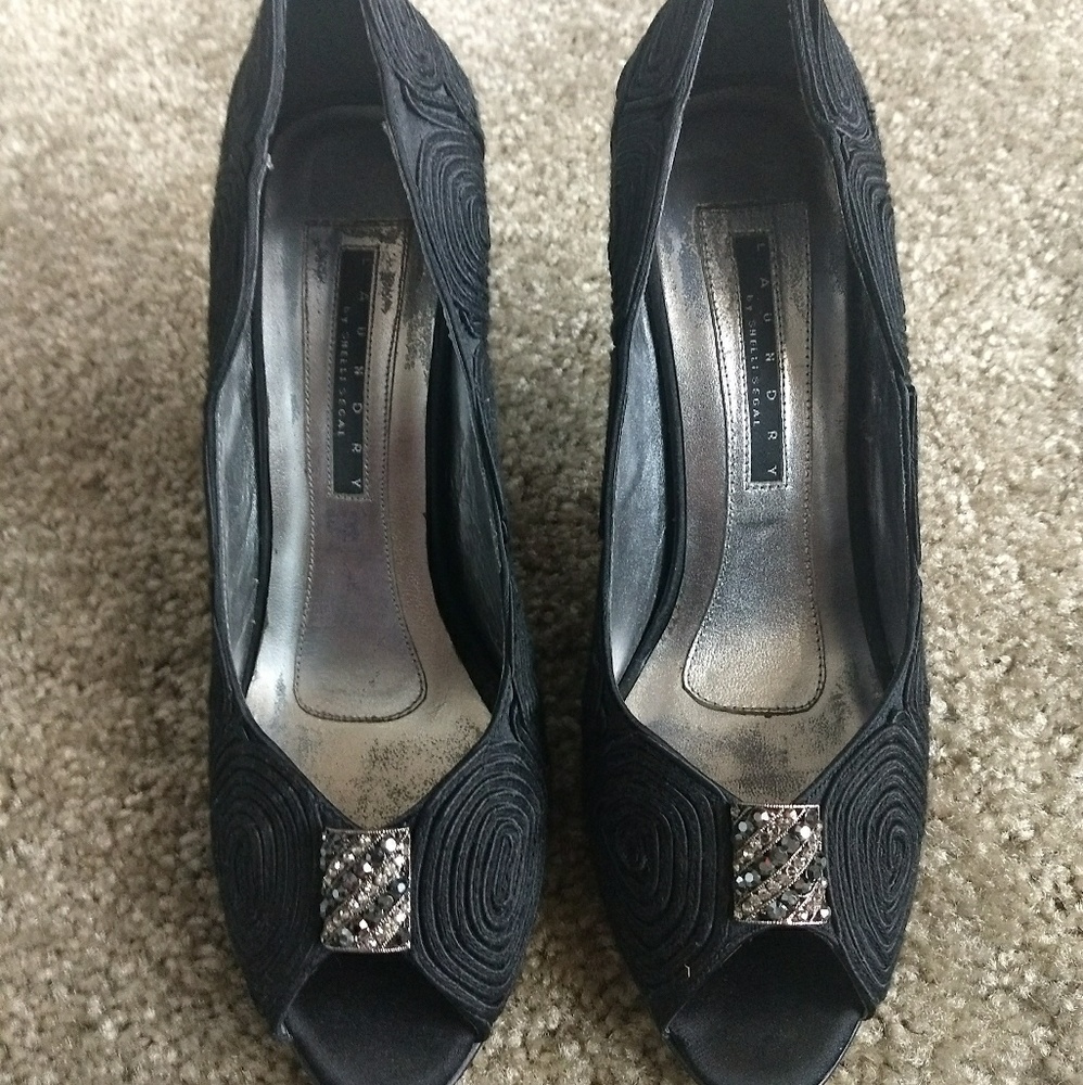 Chinese Laundry Pumps